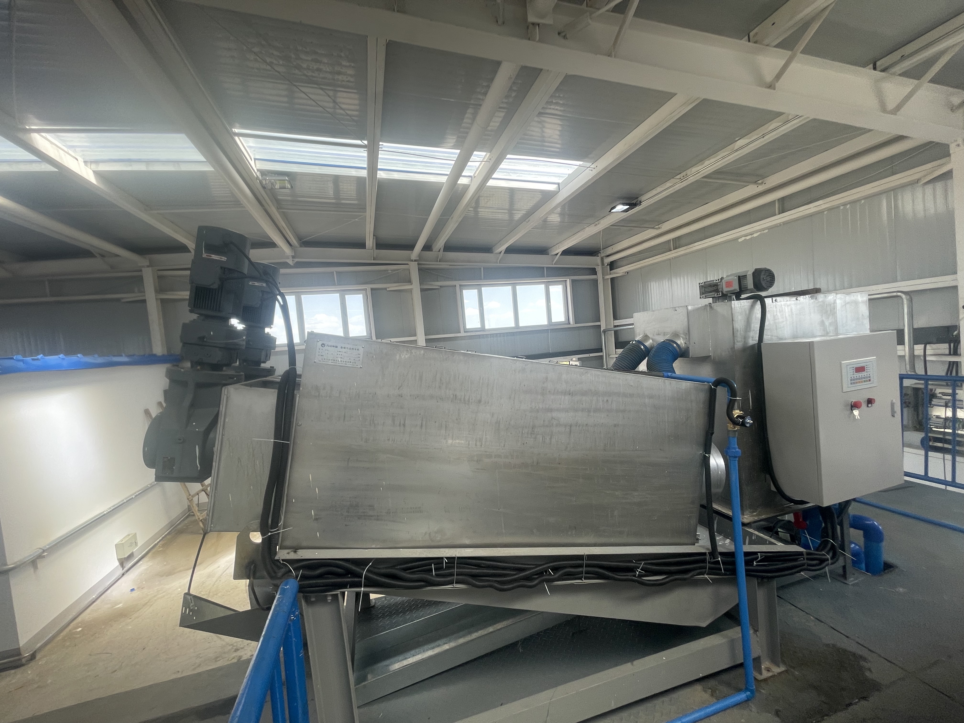 煤化工污水適合用疊螺機(jī)嗎？新疆煤化工擴(kuò)增402型疊螺機(jī)